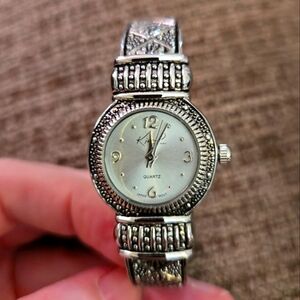Antique Silver Women's Quartz Hinged Cuff Watch